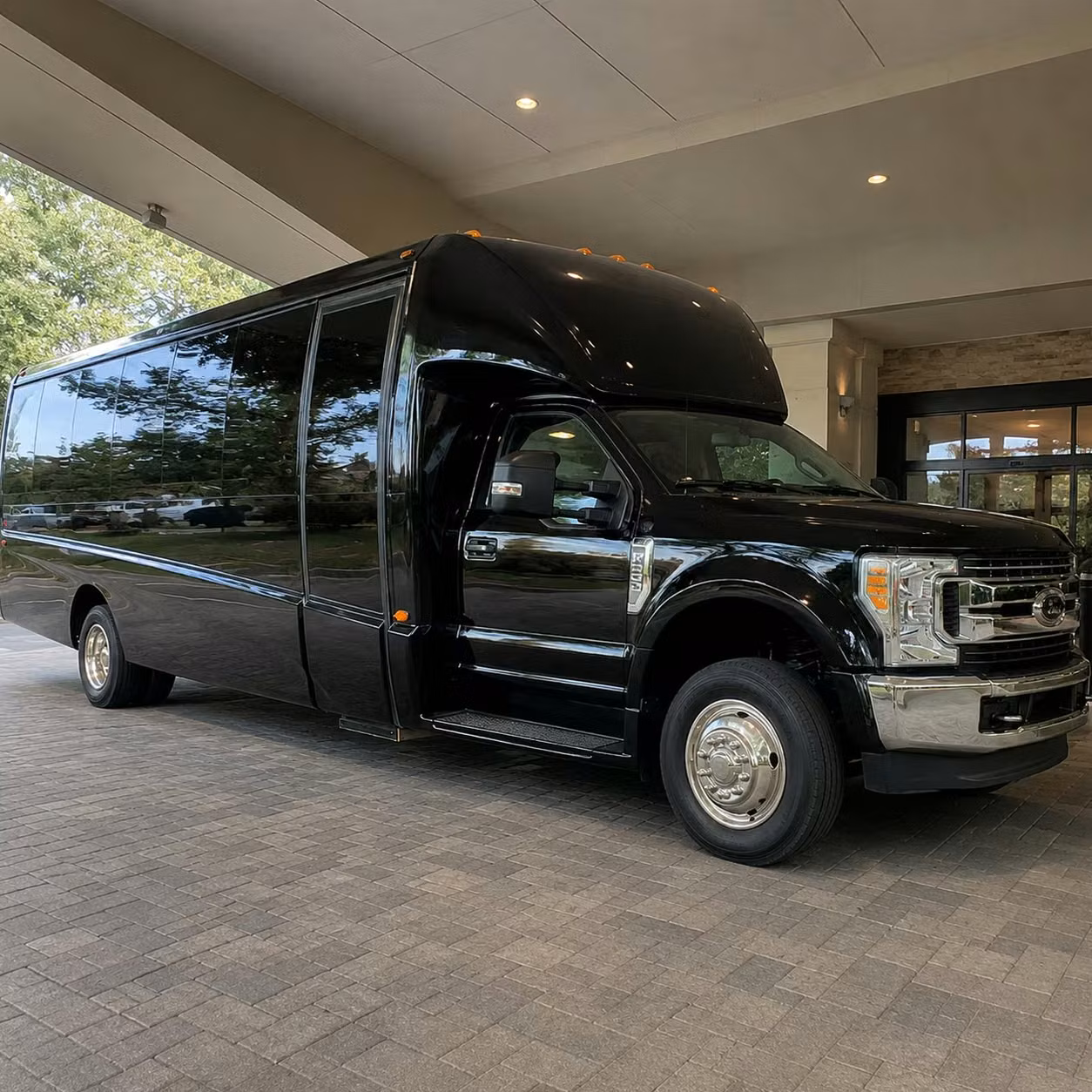south gate 18 passenger minibus rental