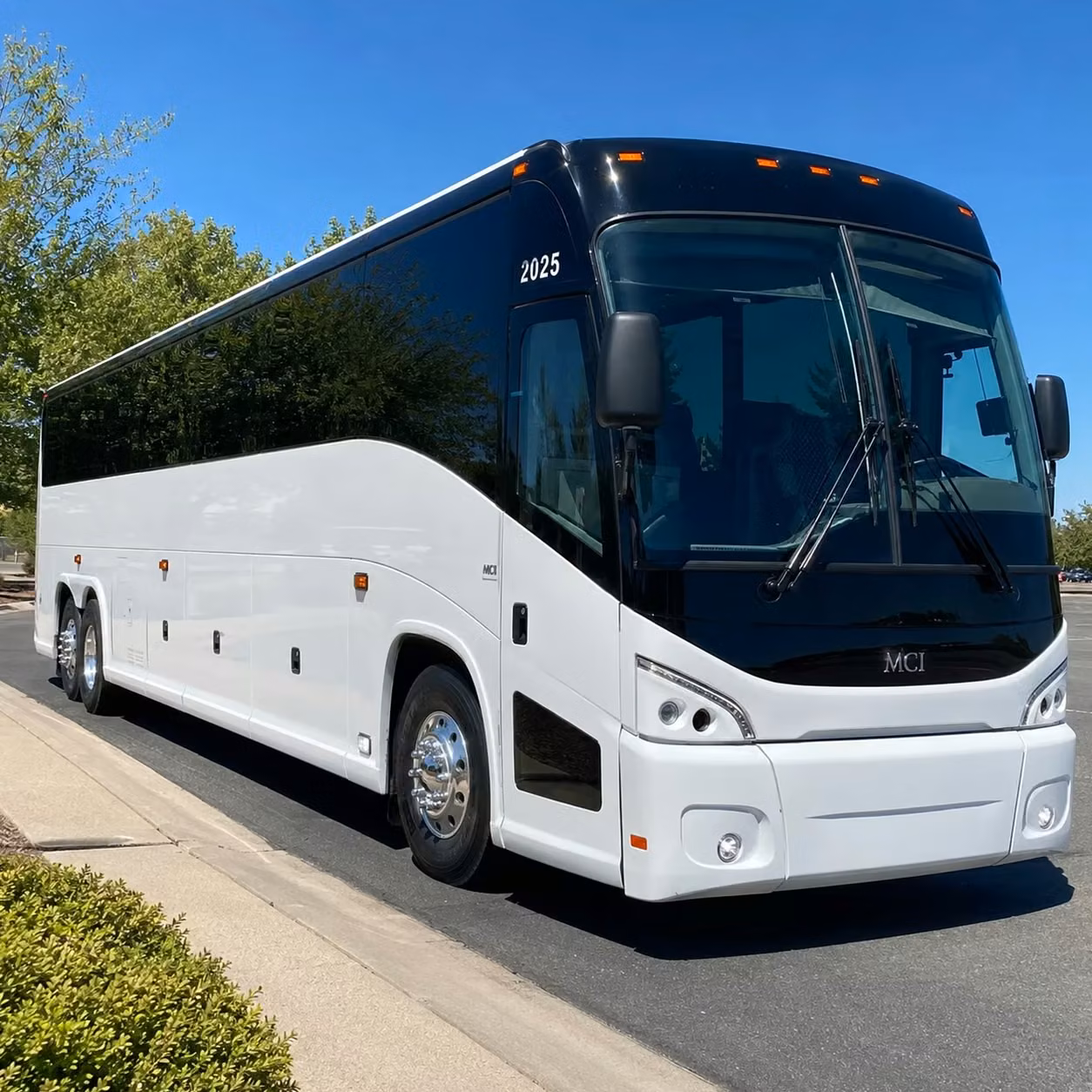 weekend trips to disneyland and universal studios are easier by charter bus
